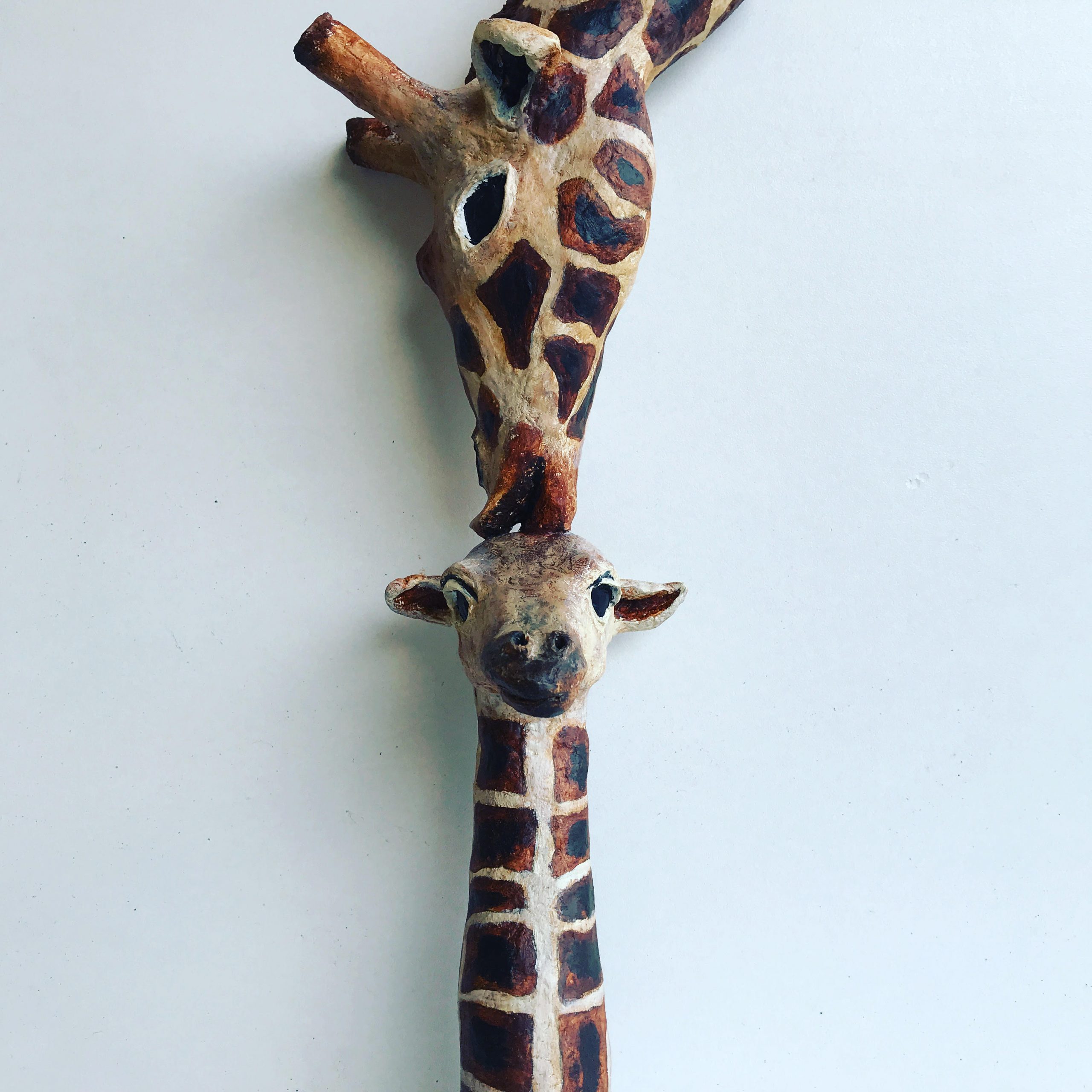 girafon avec sa maman sculpture